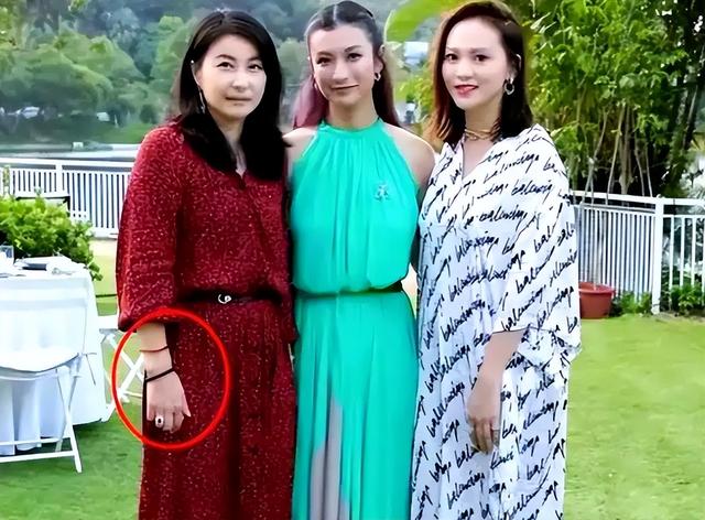 霍震霆没想到，儿媳郭晶晶再次官宣喜讯，让整个富太圈沉默