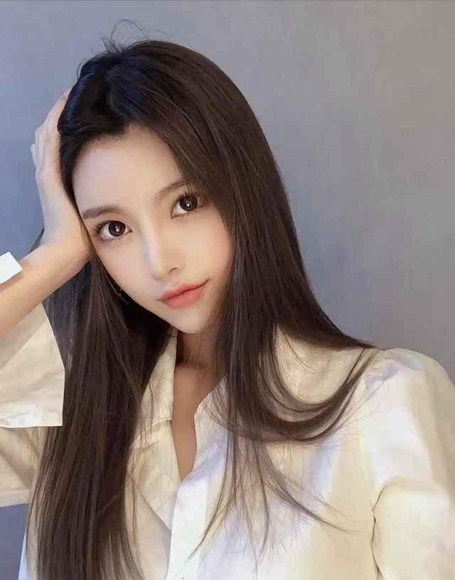 浙江嘉兴一名媛，175cm皮肤白到发光，身材也很顶级，太美了