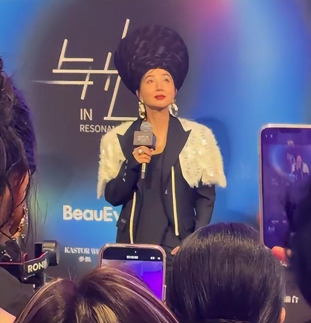 北京红毯太真实，杨颖险些走光，钟丽缇挤出副乳	，张雪迎脸僵肿