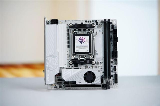 微星MPG B850I EDGE TI WIFI刀锋 钛主板评测：小巧强悍 200W功率释放