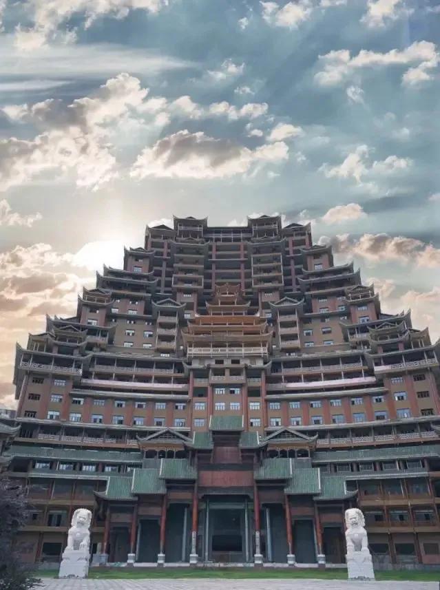 贵州烂尾的水司楼，摇身一变成了昂贵套房的旅游酒店