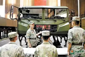 军营观察丨由“士”成“师”：“兵教员”走上三尺讲台图片