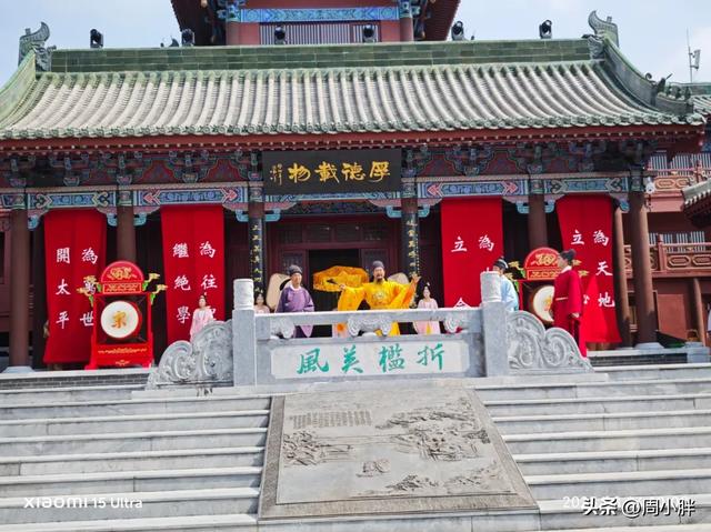 太子跳舞、皇帝泼墨，小演出也能让游客过目不忘