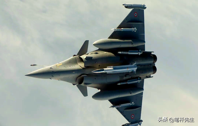 财政告急反对党施压	，政治变数暗藏，法国新核航母前路坎坷