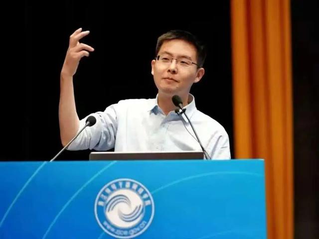 王兴兴:机械狗卖2.7万实现“遛狗自由”，放话“机器人交税”