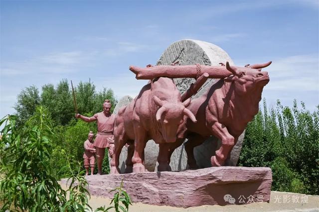 多座大型雕塑落户敦煌阳关玉门关旅游区