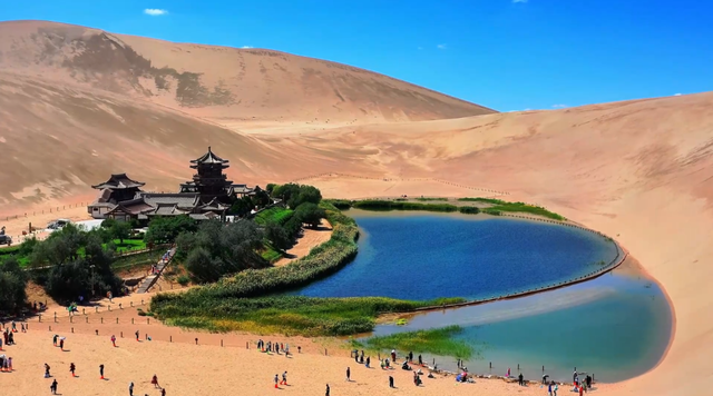 敦煌鸣沙山月牙泉景区：雨后美景醉游人