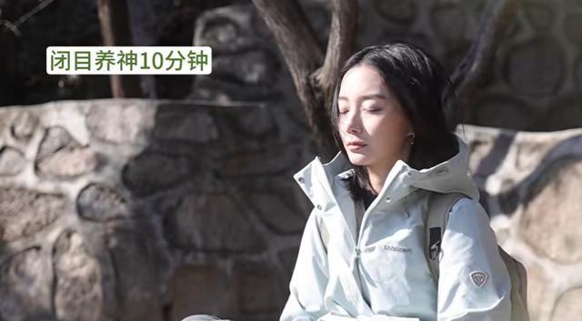 卜冠今一个人住北京小平房，院子里有菜地，31岁未婚开17万的车子