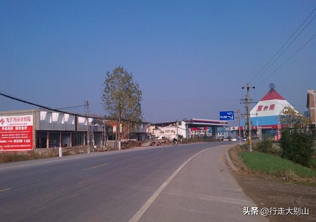 黄梅小池镇，现在鄂东经济第一强镇，曾经是省际边缘的落后乡镇