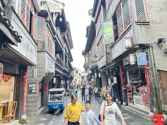 一座桥激活贞丰古城从“过境游”到“目的地”