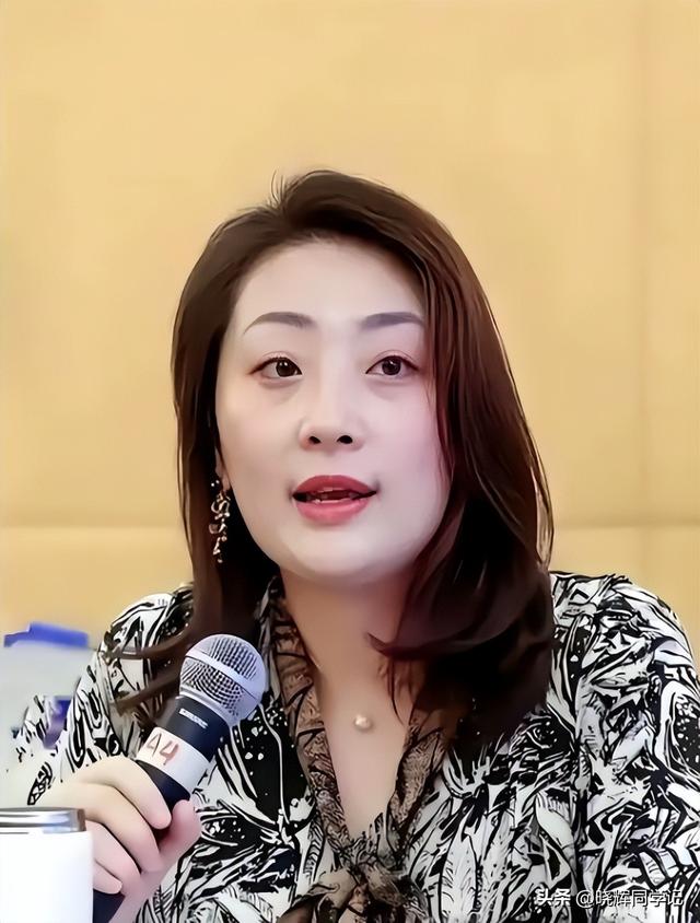 官媒发文！宗馥莉再破天花板，让亲叔宗泽后和整个商界沉默了