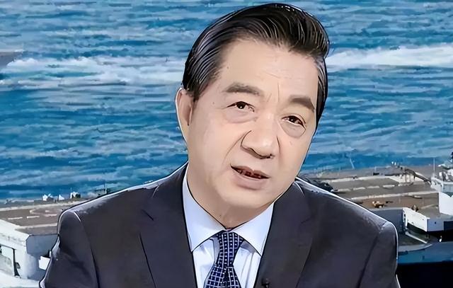 中美差距那么大？张召忠：美国就算一动不动，中国20年也追不上！