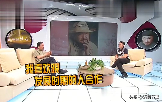78岁李保田近况令人唏嘘，住处杂乱喝10元桶装水，如今老到不敢认