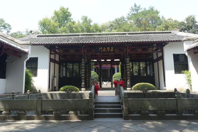 朱熹：被误解千年的理学大师，他的思想如何影响中国800年？