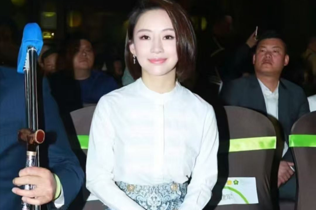 身材傲人却无人敢娶，43岁潘晓婷至今单身，潘爸爸直言悔不当初