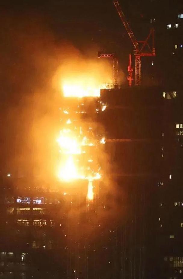 致命13分钟！香港夺命大火背后，一个被忽视的细节让全网脊背发凉