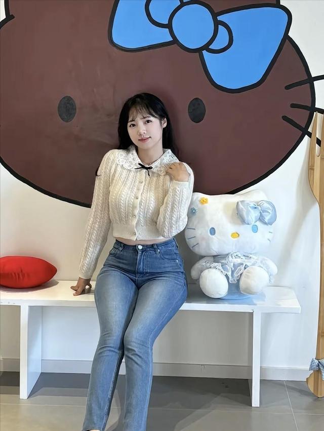 她长相虽然不是特别好	，但身材比例是真好，看面相是个过日子的人