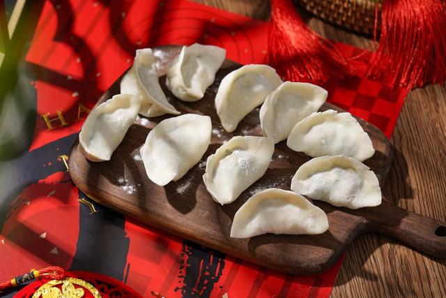 上午冬至，冰上走；下午冬至，棉袄丢，今年到底是冻还是暖？