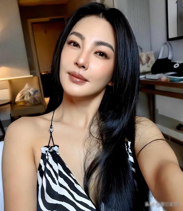 张雨绮“陪睡”风波升级！两大噩耗来袭，这次真要凉？