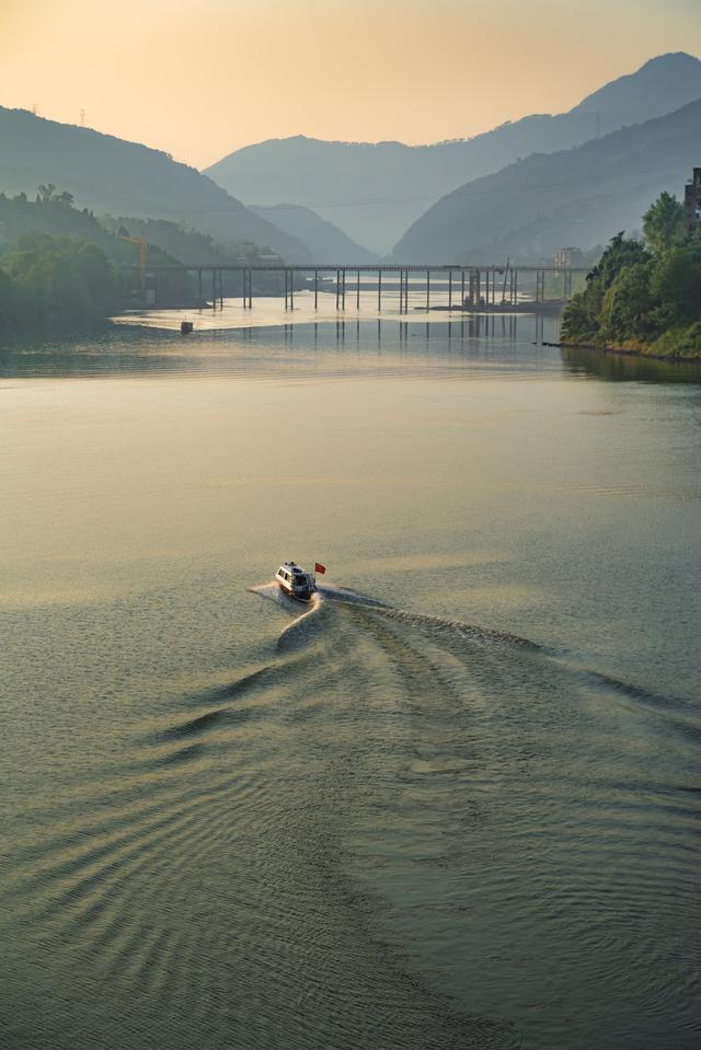 比成都好吃10倍！这座鲜有游客的川东小城，美食遍地，美景小众！