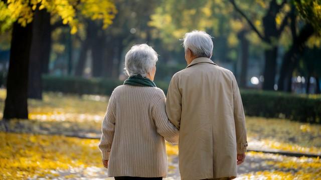 两性关系：60岁女人的大实话，男人过了65岁，只剩下一个“用处”