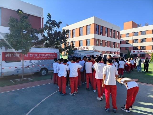 全国科普月丨达拉特旗科协开展百嘎丽“觅秋蕴”馆校结合联合活动