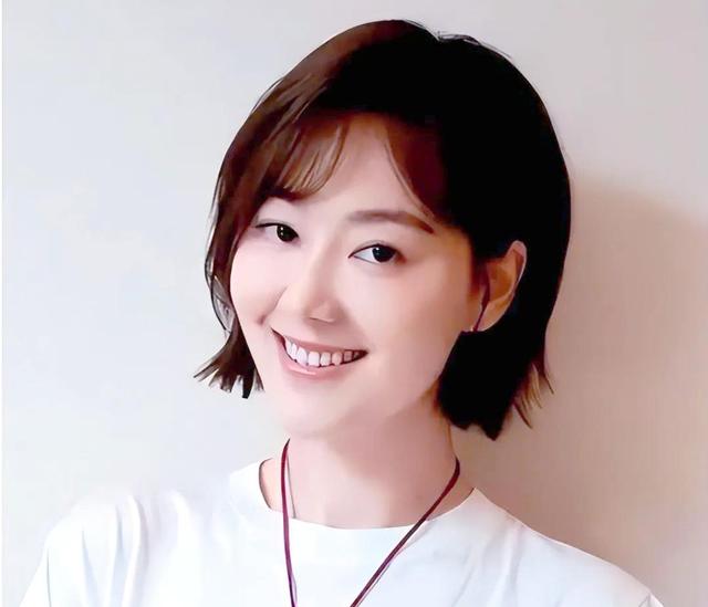 讨好大佬，陪睡上位，遭央视"开除"	，她身上的标签哪个才是真的