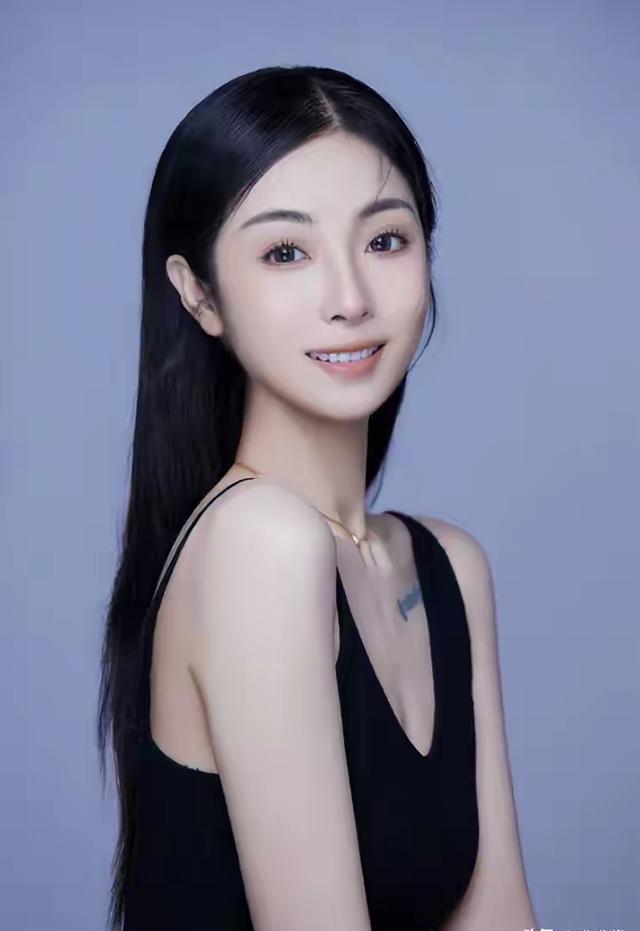 花50万“买英国精子生3娃”的山东女人，7年后现状曝光：她独美