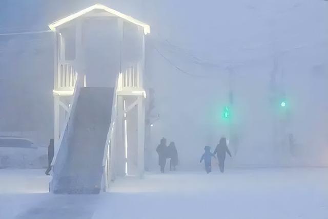 零下71℃的极寒秘境，500人坚守的"冰原村"，藏着怎样的秘密