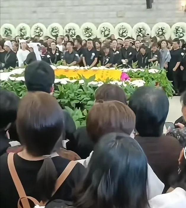 又一位明星抗癌失败！走上朱媛媛后路，迈巴赫送行，打百万抗癌针