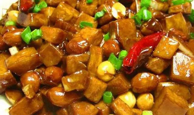 下班挤地铁，饿得前胸贴后背，却刷到外卖软件里一份凉拌金针菇