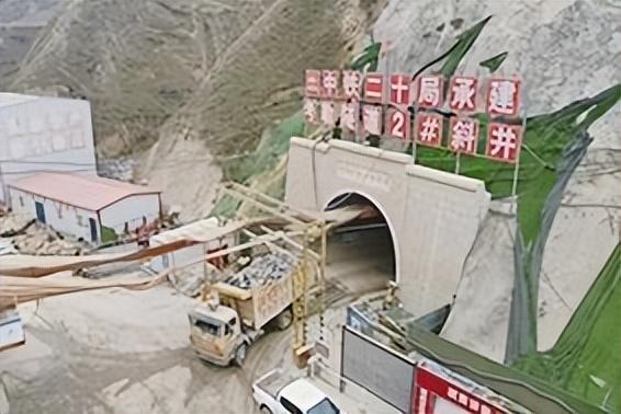 兰合铁路全线控制性工程考勒隧道建设顺利推进