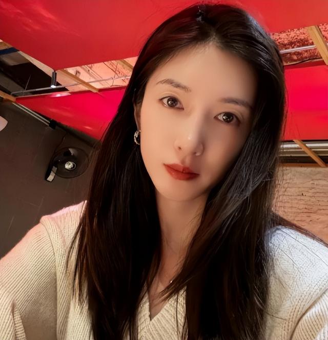 海外产子真相大白6个月，39岁江疏影罕见露面，近照曝光令人意外