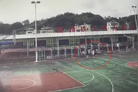 6岁双胞胎姐妹打架 姐姐摔倒脑死亡，妈妈称打架是被其他孩子唆使，警方认为没有犯罪事实未立案图片