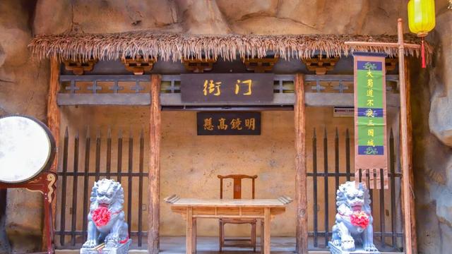 谁说三国只有英雄？来大蜀道不夜三国城 当个"浪浪山小妖怪"也挺爽