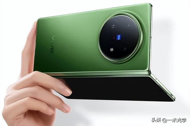2025大折叠屏年中激战！215g对决6100mAh，谁才是全能王？