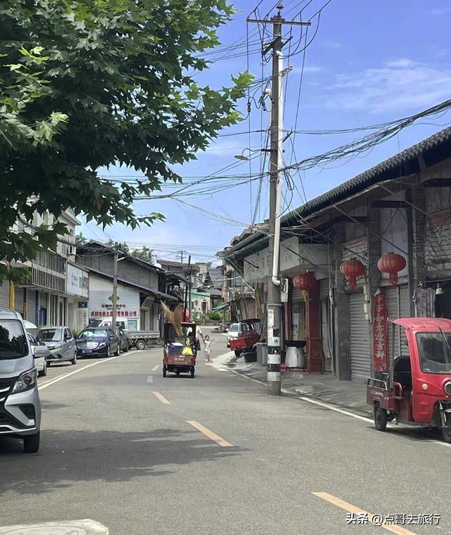 成都龙泉山下，最低调的古场镇，停留在80年前，公交车1元直达！