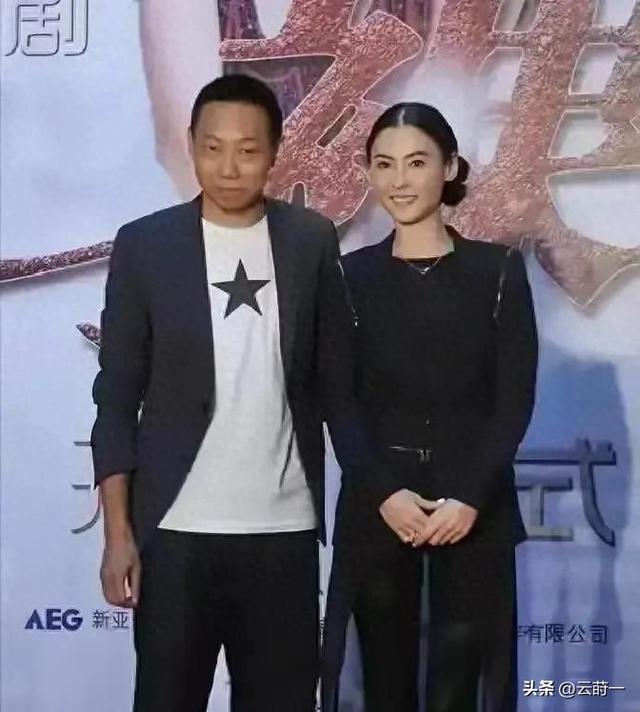 陪玩陪睡只是冰山一角，认干爹，舔手指，拜高踩低	，实在荒唐！