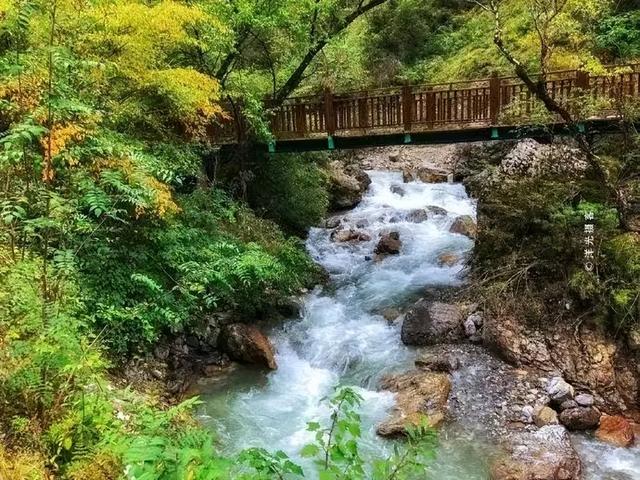 初秋官鹅沟：水清山染、静候君来