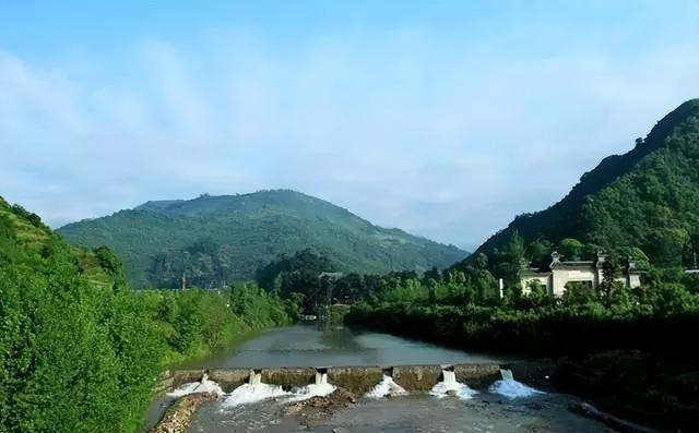 鹤鸣双涧：道教仙山与龙泉胜境的山水画卷
