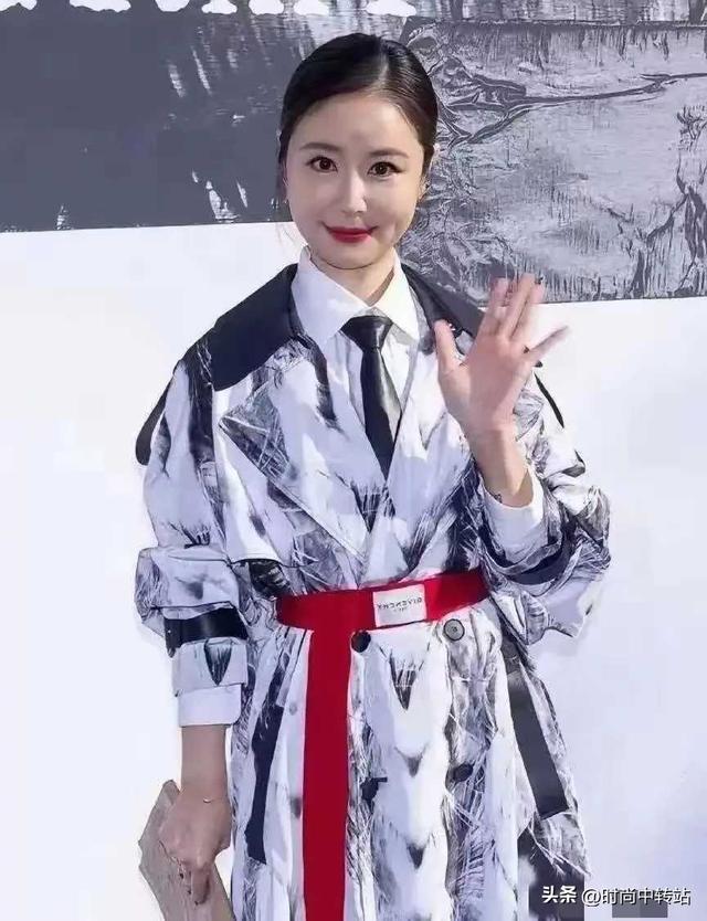 49岁林心如，怎么成这样了？脸部馒化严重，不如自然老去！