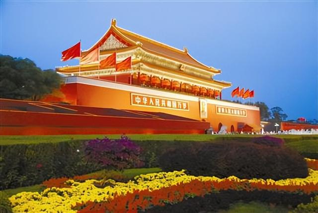 为何天安门不悬挂毛主席的照片	，反倒要挂主席的画像？