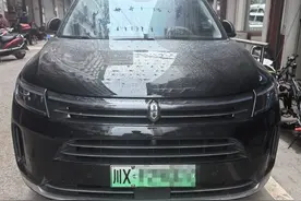 问界M7轮胎图片