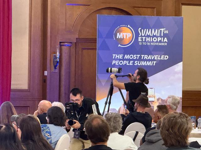 陈广明领取中国首个《联合国特别大师》证书