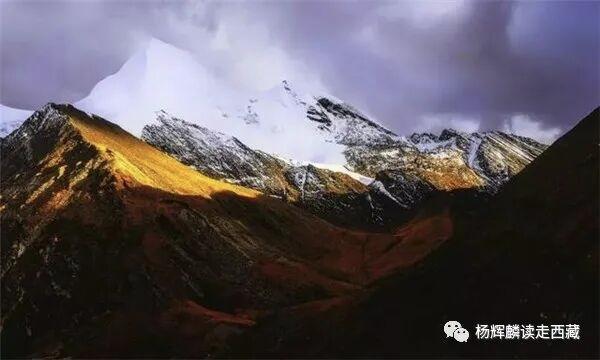 山南•乃东神山，当地人的重要圣地，常有人来朝拜祈祷