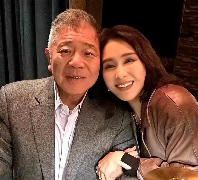 被老头“糟蹋”的3位女星，个个美艳动人，却鲜花插在牛粪上！