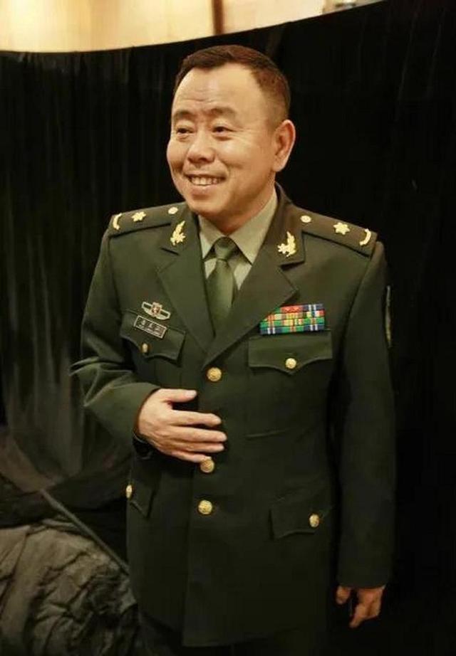 全家移民真相大白2年，享正师级待遇的潘长江，已走上另一条大道