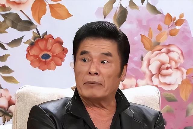 “6个老婆”同住一室，每人每月7万零花钱，71岁又娶第七房小娇妻