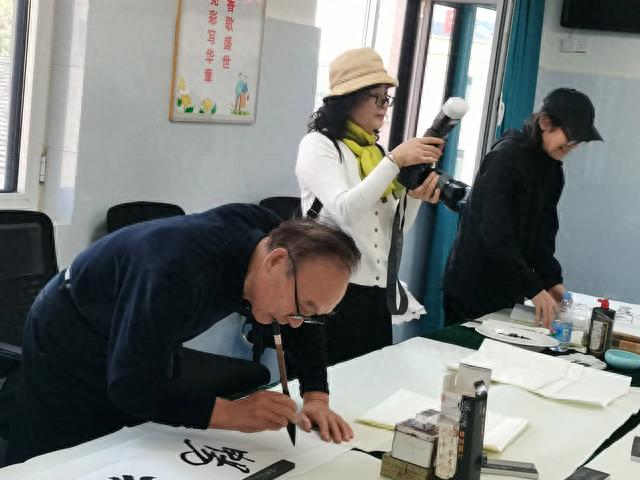情满金秋迎重阳 文化养老暖人心