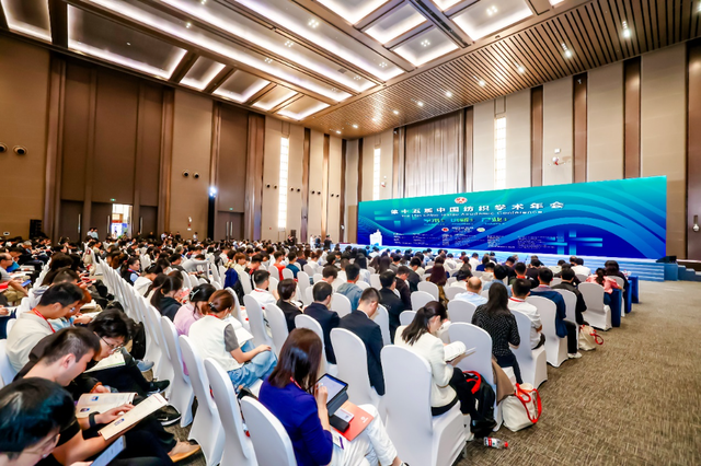 张清华获纺织科学成就奖，第十五届中国纺织学术年会南通举行